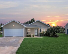 Building Photo - Herons Ridge 3 bed, 2 bath ranch