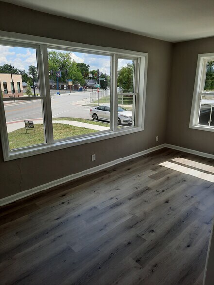 Building Photo - 2115 Main St