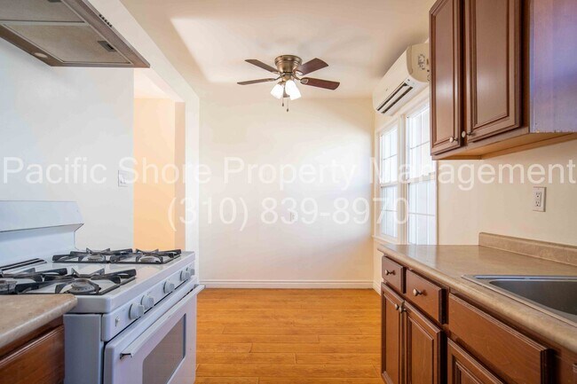 Building Photo - 14220 Gilmore St