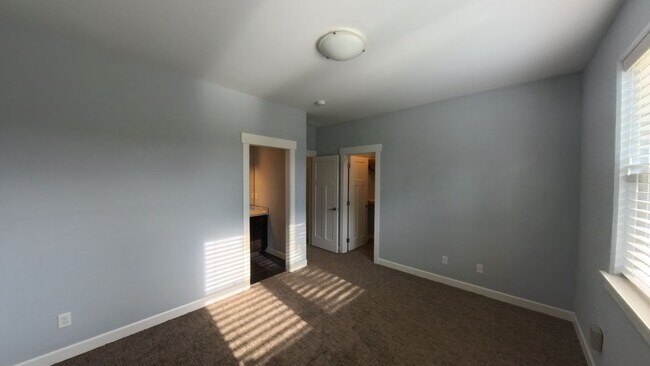 Building Photo - 6892 Baudelaire
