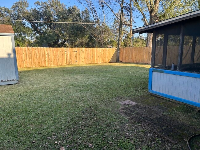 Building Photo - 1534 Delta Dr