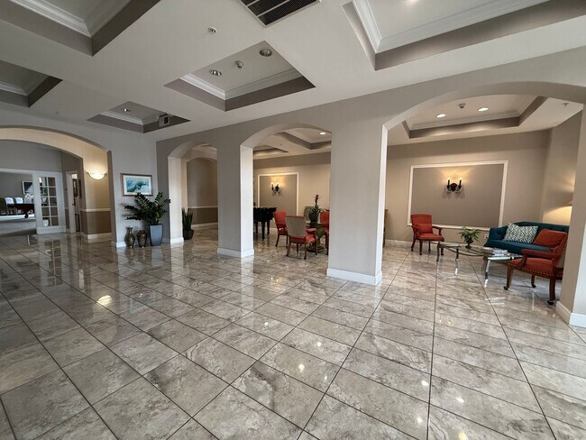Building Photo - Spacious 2/2 Condo with Waterview in River...