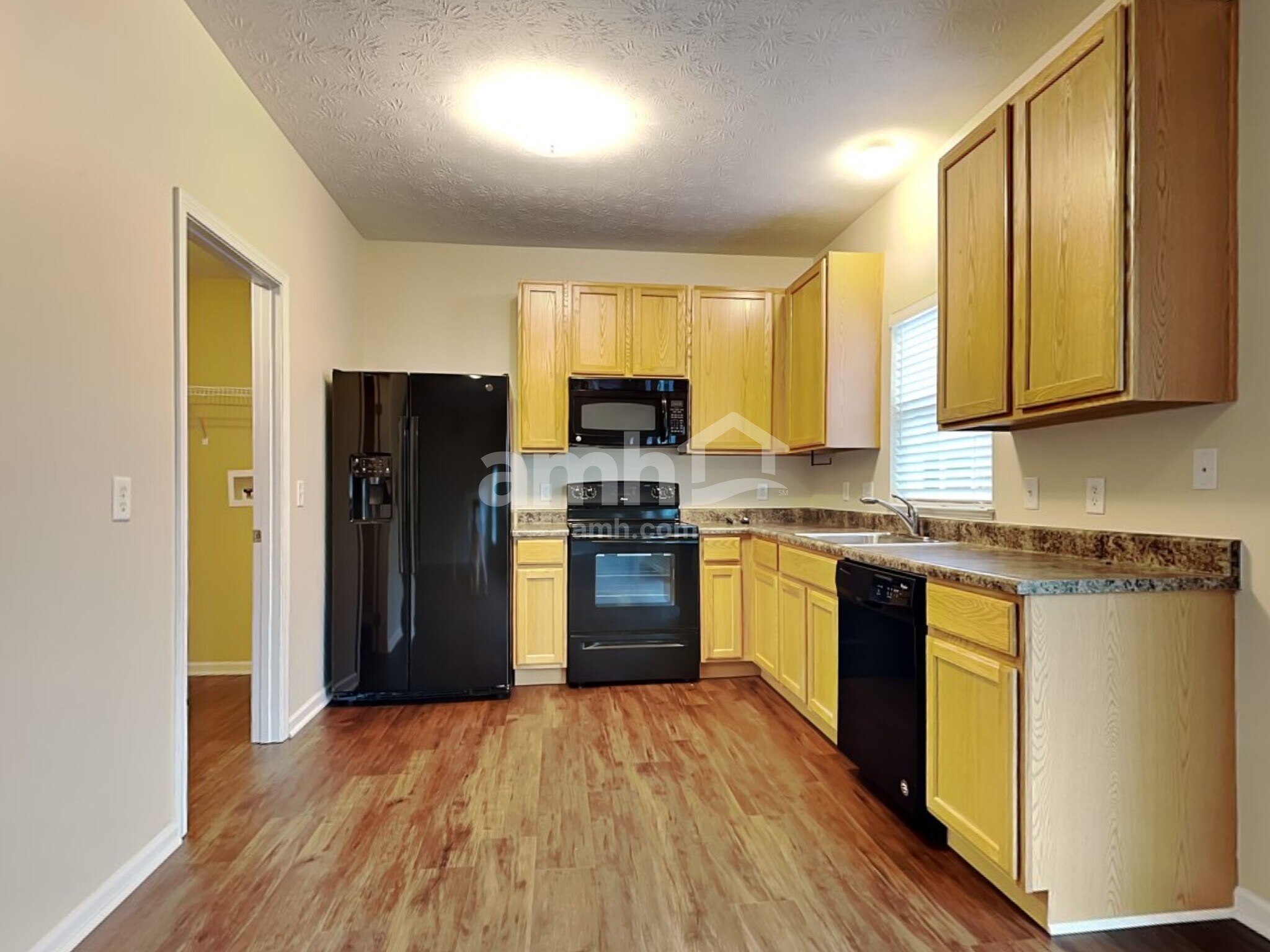 Building Photo - 609 Panzeretta Dr