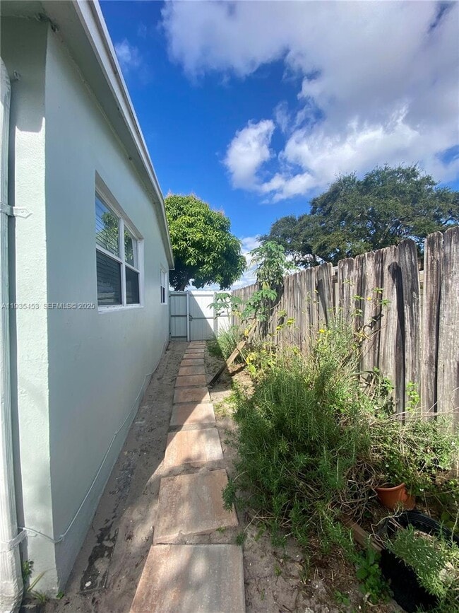 Building Photo - 6730 Cleveland St