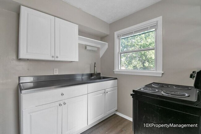 Building Photo - 2065 W Mound St