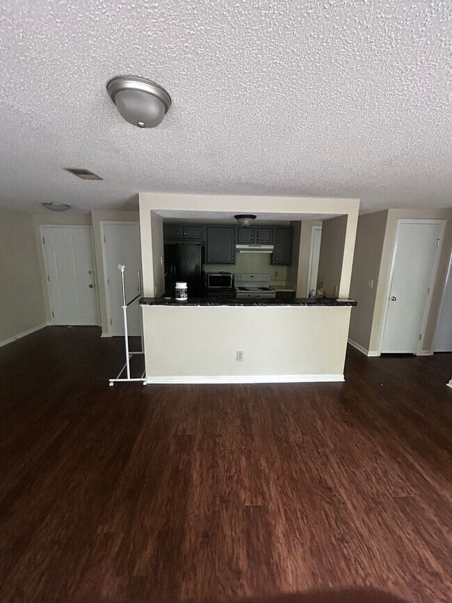 Building Photo - Freshly Renovated 3BR Condo Steps from UNC...