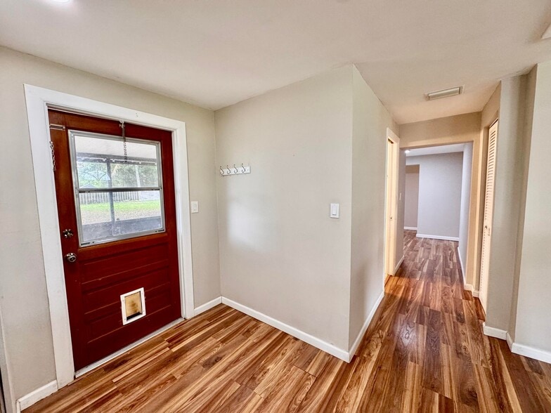 Building Photo - 609 NW 7th Ct