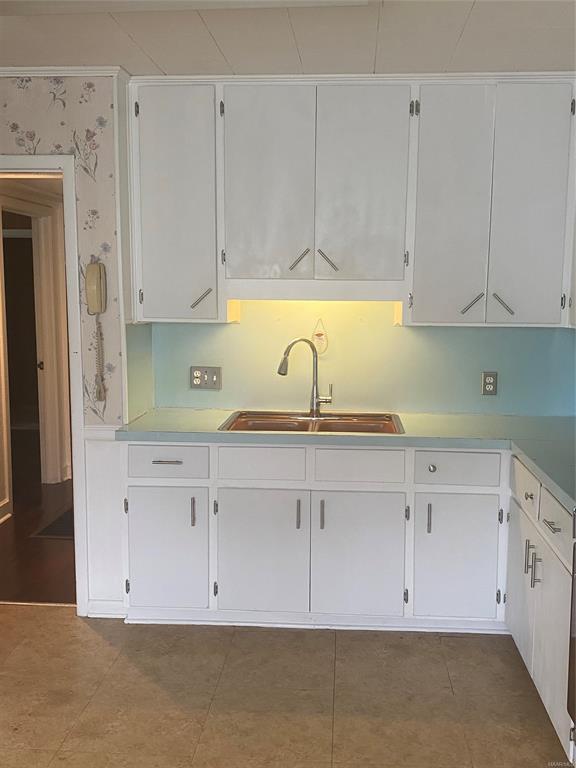 Building Photo - 2052 Midway St