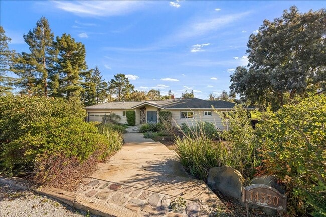 Building Photo - Beautiful remodeled 3 Bed 2 Bath home in Los Altos Hills