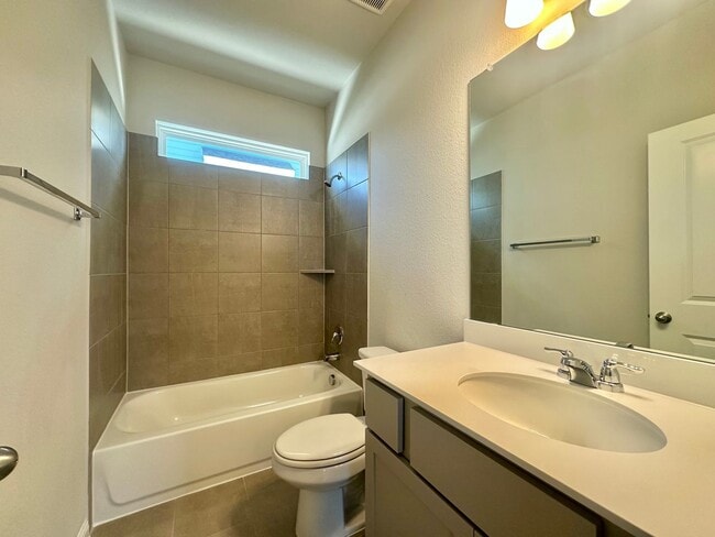 Building Photo - 3 Bed 2Bath in Taylor Tx