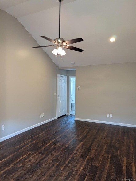Building Photo - 1727 N Gardiner Dr