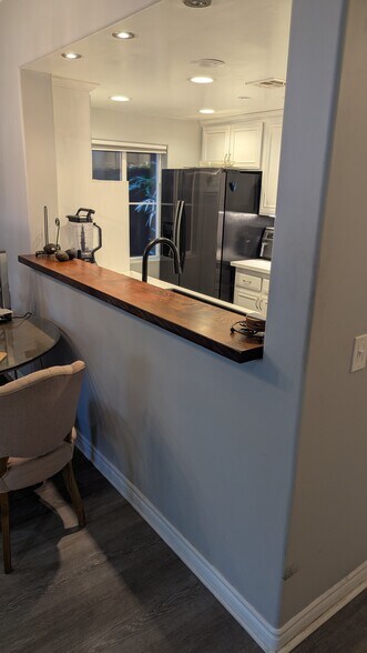 Building Photo - 3990 Centre St