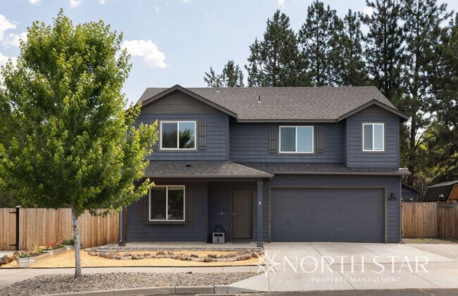 Building Photo - Recently Renovated 3 Bed, 2.5 Bath w/ Offi...