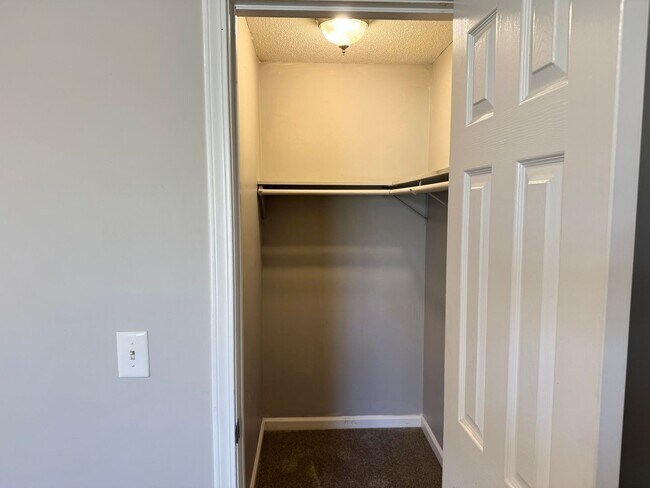 Building Photo - Nicely Updated Home MOVE IN READY!