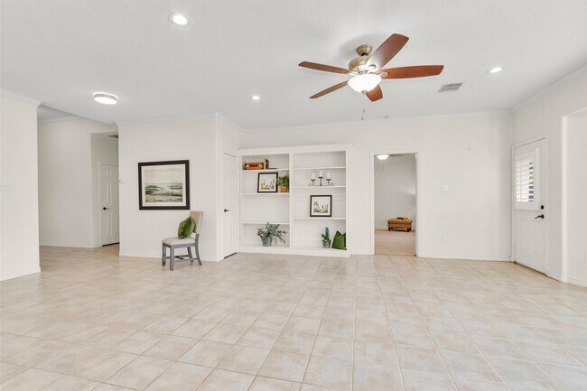 Building Photo - 147 April Waters Dr W