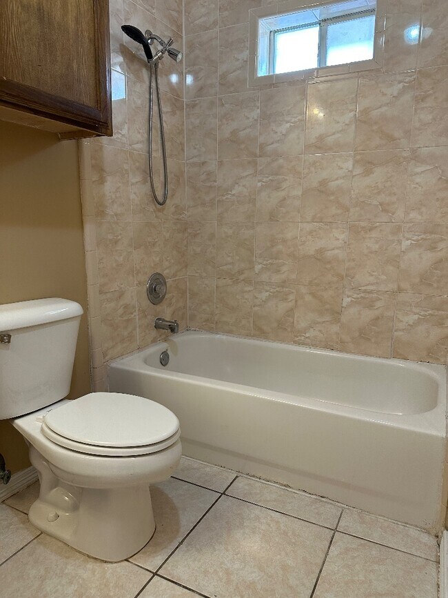 Building Photo - 2300 N Erica St