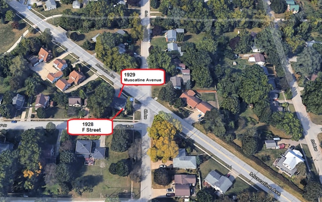 Building Photo - $1,400 | 3 Bedroom, 1 Bathroom Top Floor Duplex | No Pets | Available for August 1st, 2026 Move In!