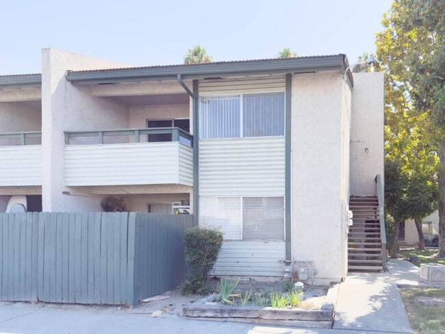 Building Photo - 2 BEDROOM 2 BATH CONDO IN GATED COMMUNITY ...