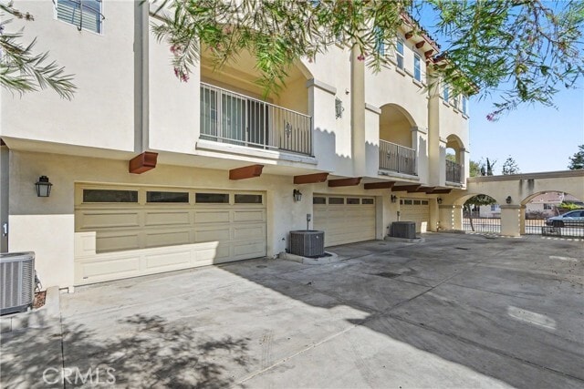 Building Photo - 201 N Azusa Ave