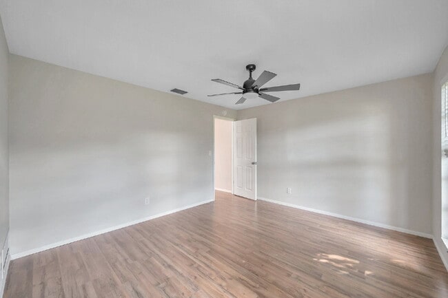 Building Photo - Modern, Move-In-Ready 3/2 Home with Spacious Yard & Garage |