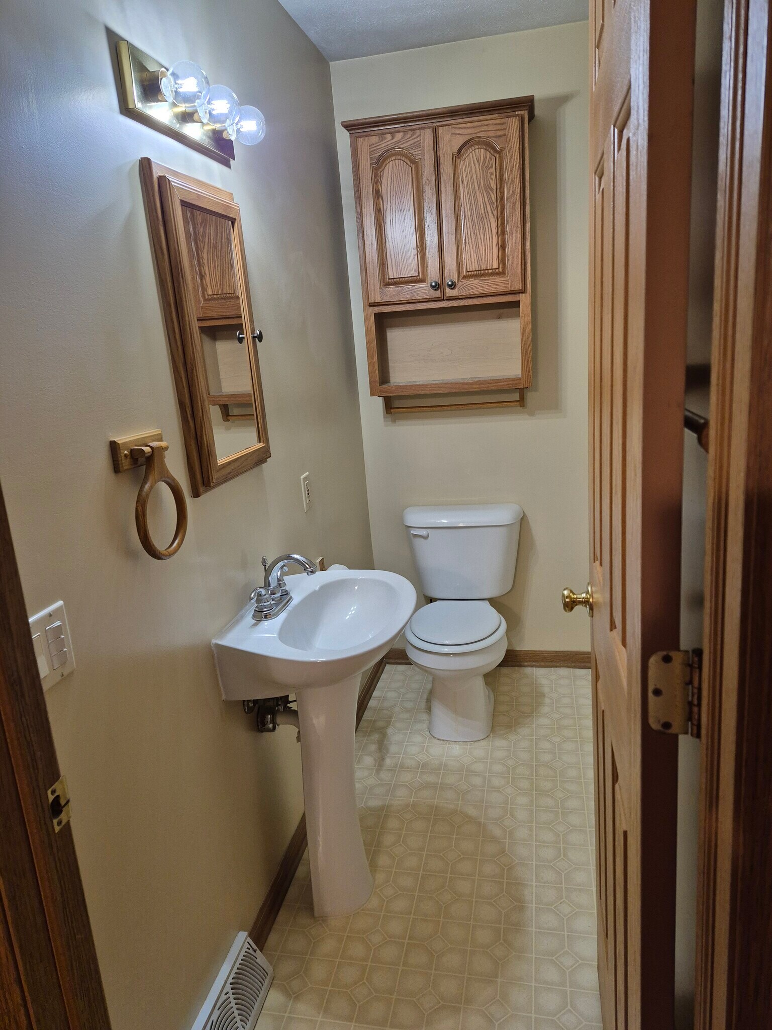 Building Photo - 1600 Tanner Ave SW