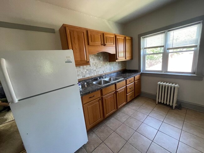 Building Photo - 4621 S Lake Dr