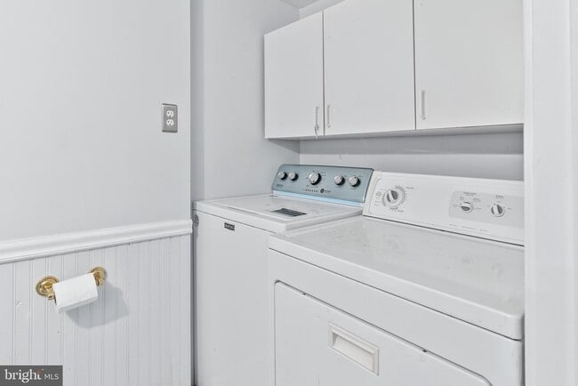 Building Photo - 9652 Marston Ln