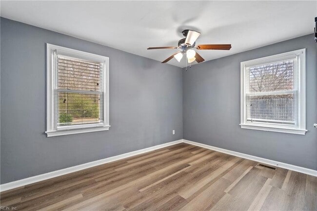 Building Photo - 1009 De Gaule St