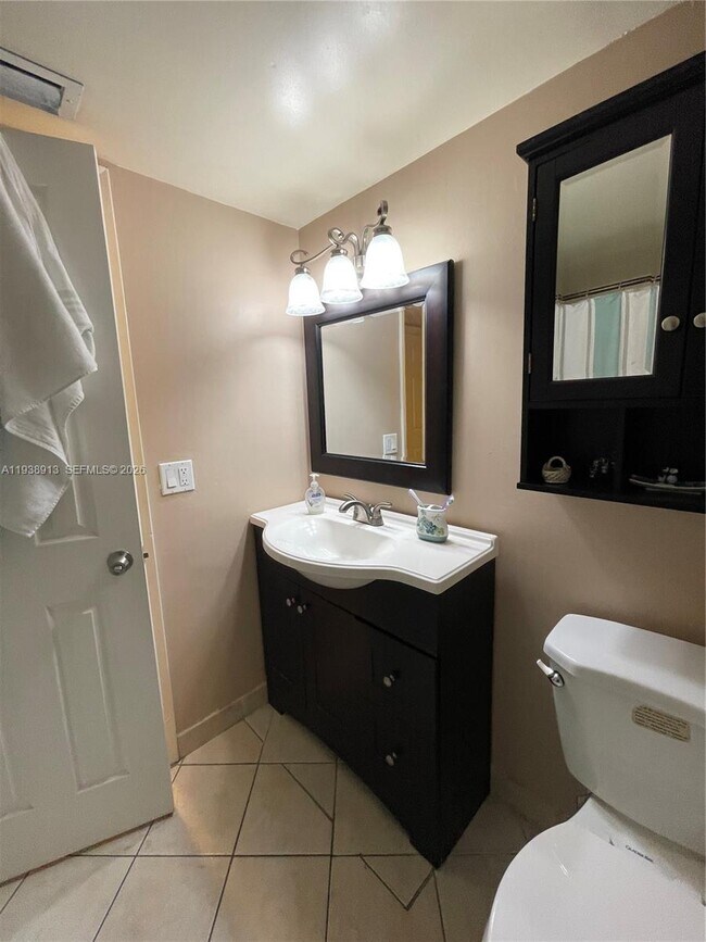 Building Photo - 9711 Fontainebleau Blvd