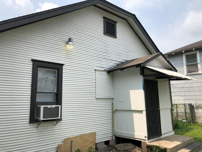 Building Photo - 1132 W Cavalcade St