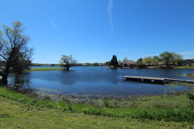 Building Photo - 3 Bedroom Home in Beautiful Lake California!