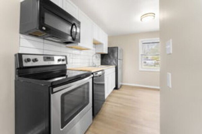 Building Photo - 32015 Ottawa St