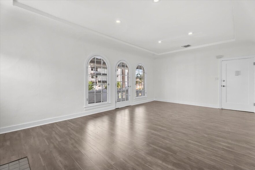 Building Photo - 128 N Hamilton Dr