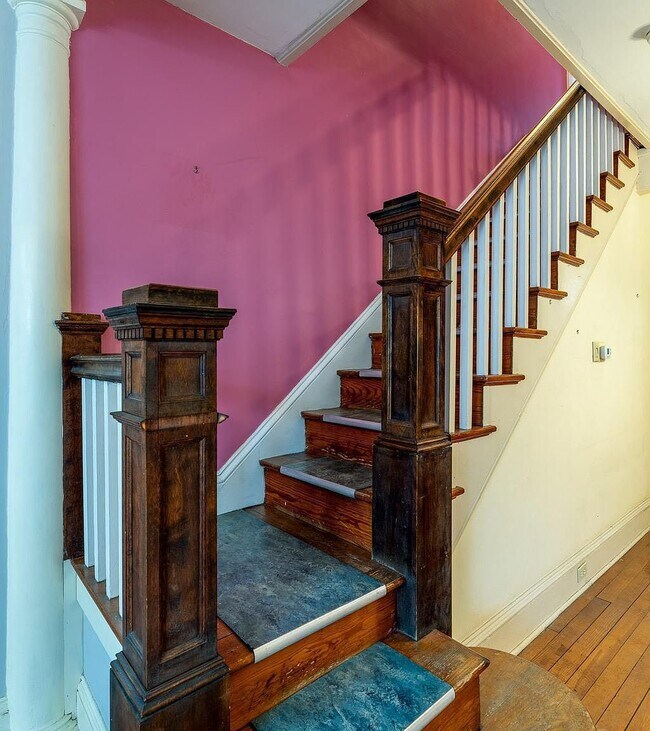 Building Photo - 524 Howard Ave