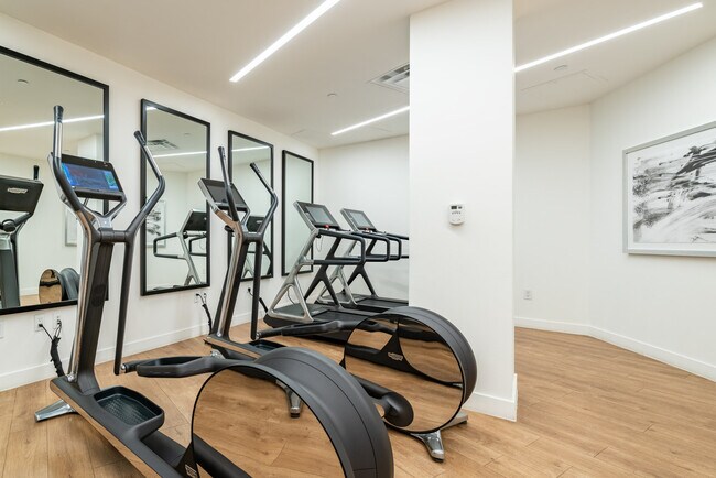 Building Photo - 84 William St