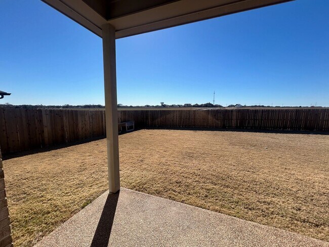 Building Photo - Amazing 3 Bedroom Midway Home