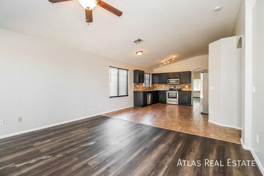 Building Photo - 1134 W Fruit Tree Ln