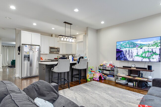 Building Photo - 3931 S Wells St