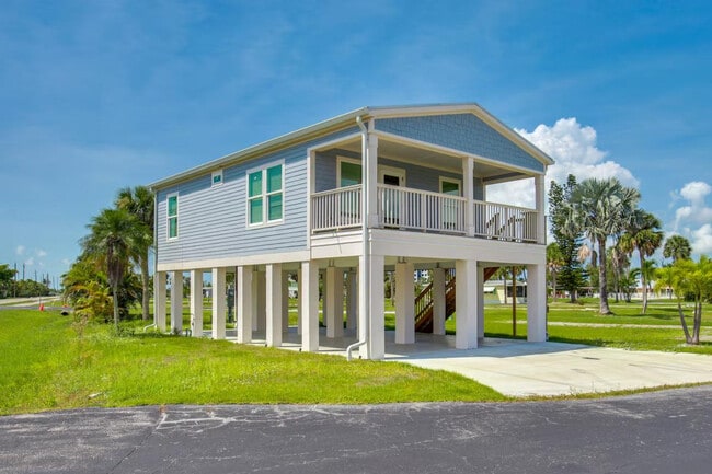 Building Photo - 13611 Catbird Dr