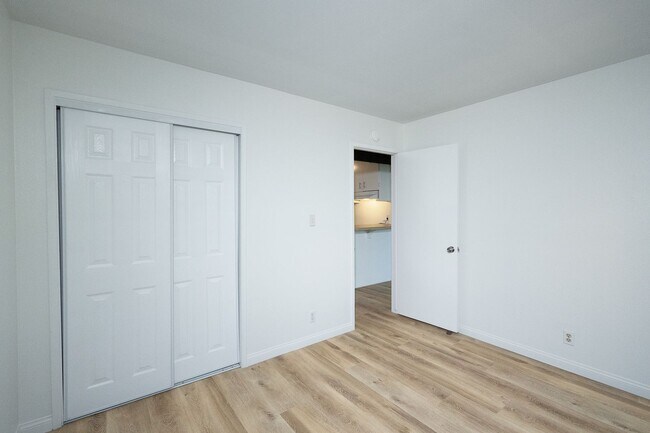 Building Photo - 145 Camarillo- LT