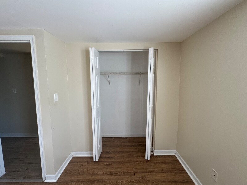 Building Photo - 8 Walnut Ave