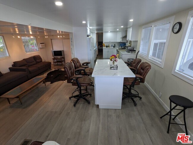 Building Photo - 32180 Saucon Valley St