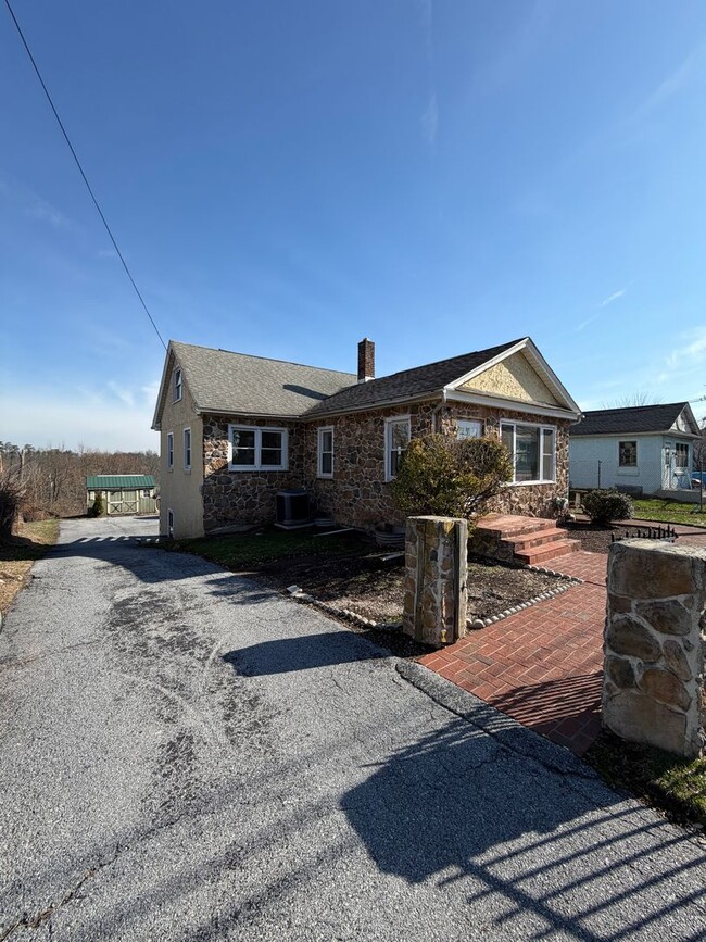 Building Photo - 35 Benjamin Franklin Hwy