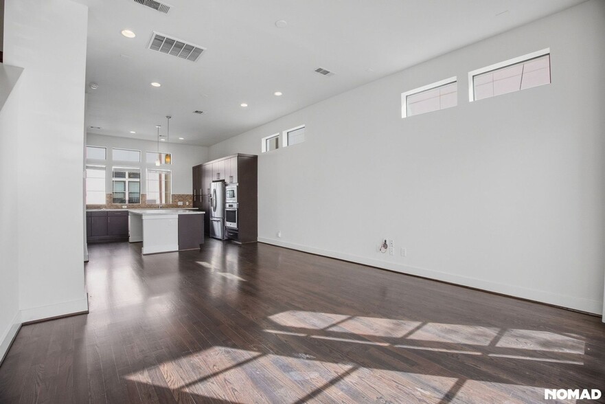 Building Photo - 1706 Alamo St