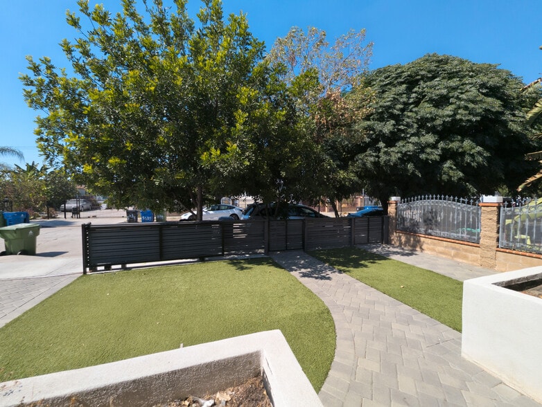 Front Yard - 5640 Craner Ave