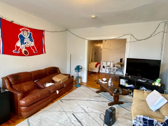 Building Photo - 76 Babcock St