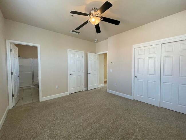 Building Photo - $500 off First Month's rent: Gorgeous 3 Be...