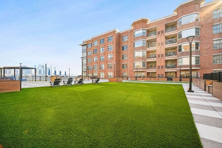 Building Photo - 22 Ave at Port Imperial