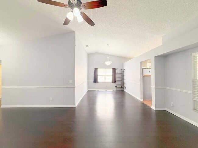 Building Photo - 1118 Hardwood Dr