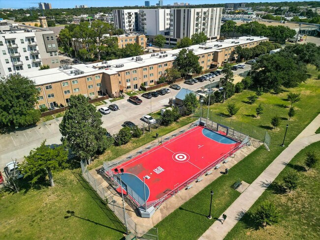 Building Photo - 5025 San Jacinto St